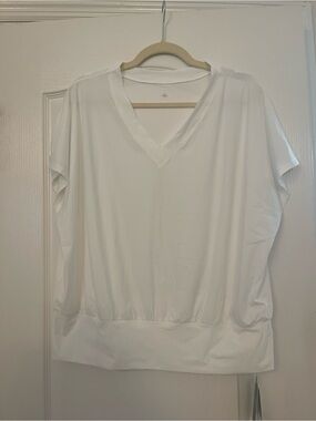 HALARA White V-Neck Cool Touch Quick Dry Yoga Sports Top